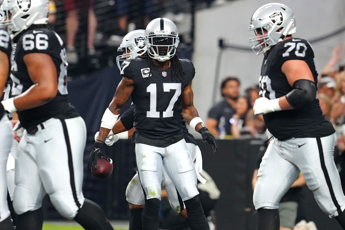 Las Vegas Raiders receiver Davante Adams (17)